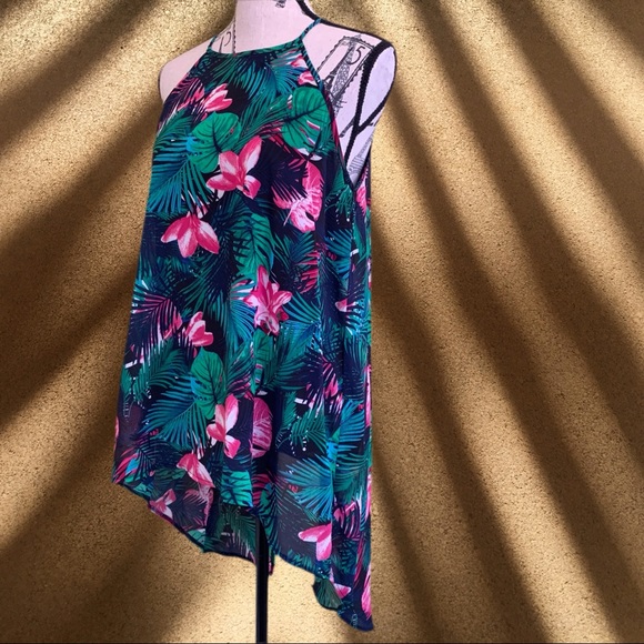 Hibiscus 🌺 floral vacation top SMALL - Picture 4 of 6